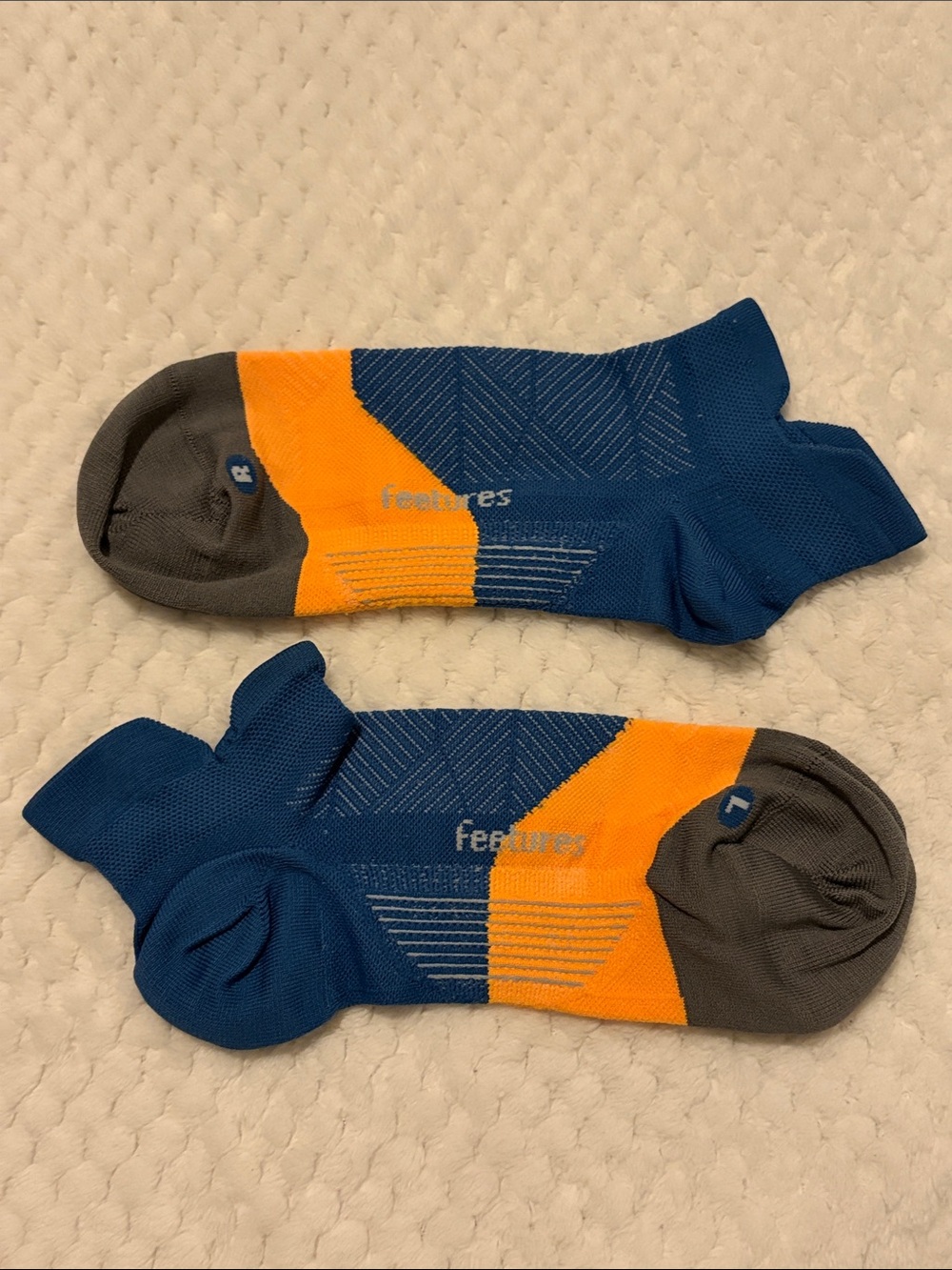 NWOT Feetures Women’s Ultra Light Tab/Ankle Socks, 1 Pair Large